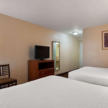 Surestay Hotel By Best Western East Brunswick Exteriér fotografie