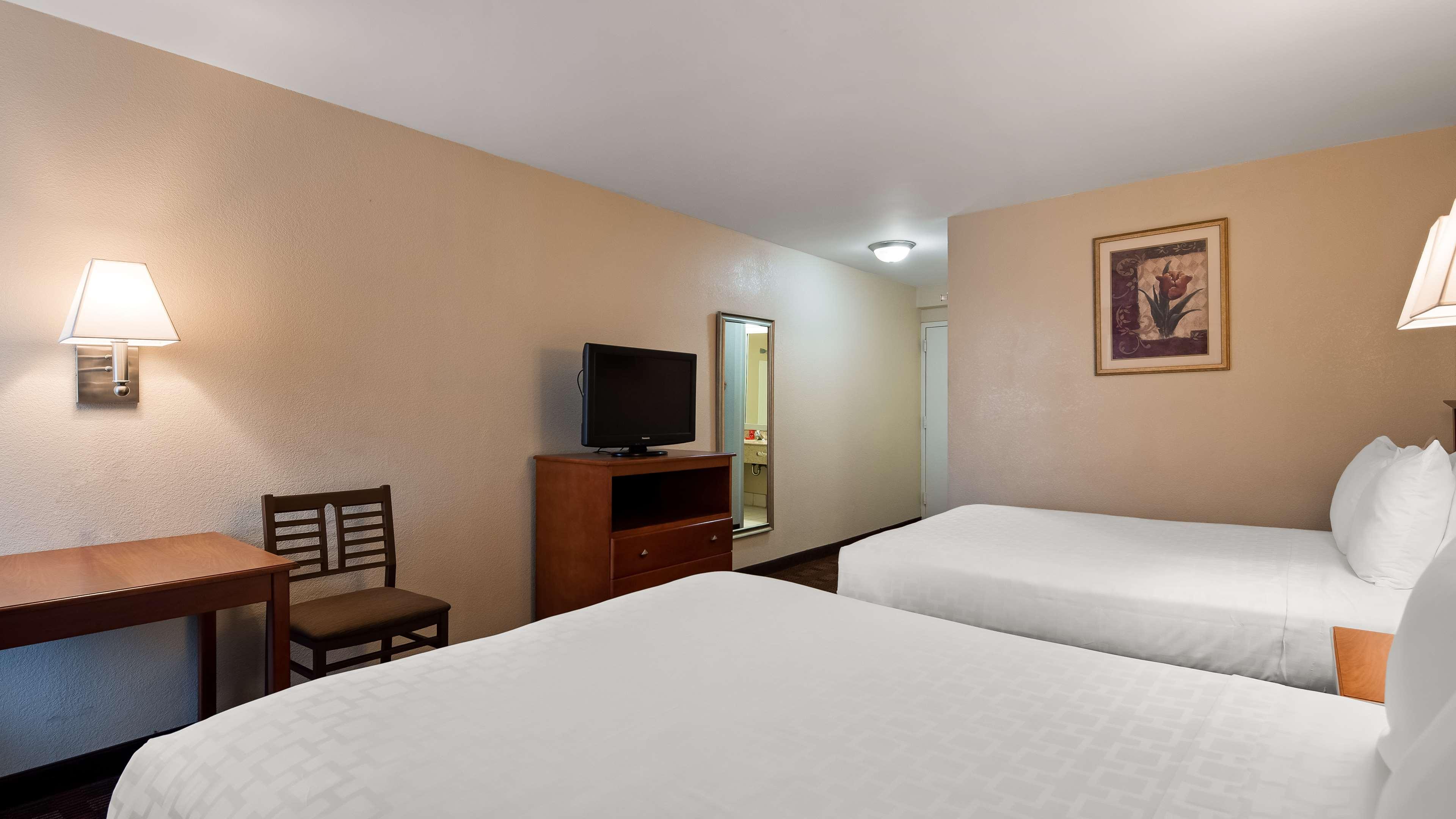 Surestay Hotel By Best Western East Brunswick Exteriér fotografie