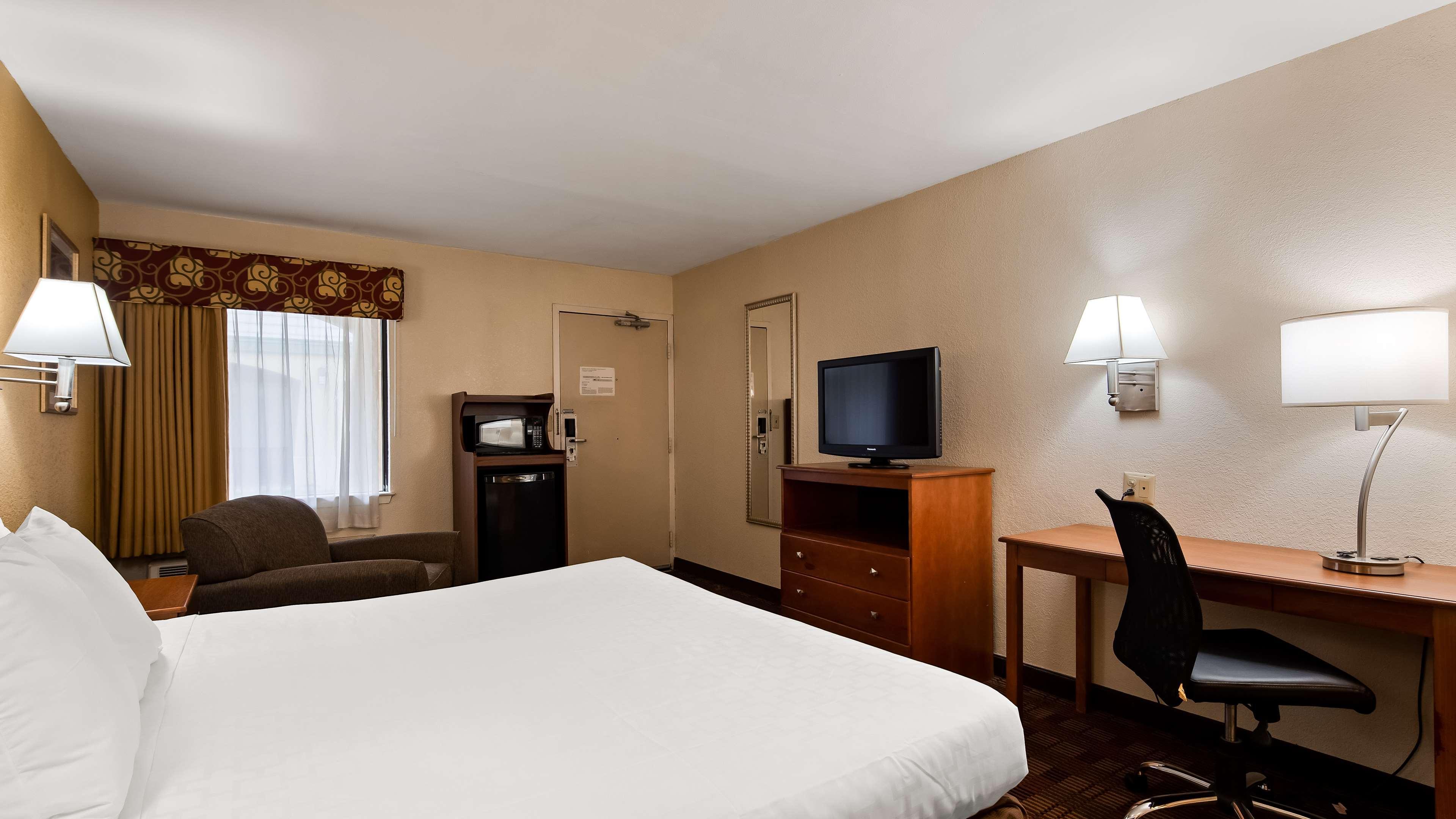 Surestay Hotel By Best Western East Brunswick Exteriér fotografie