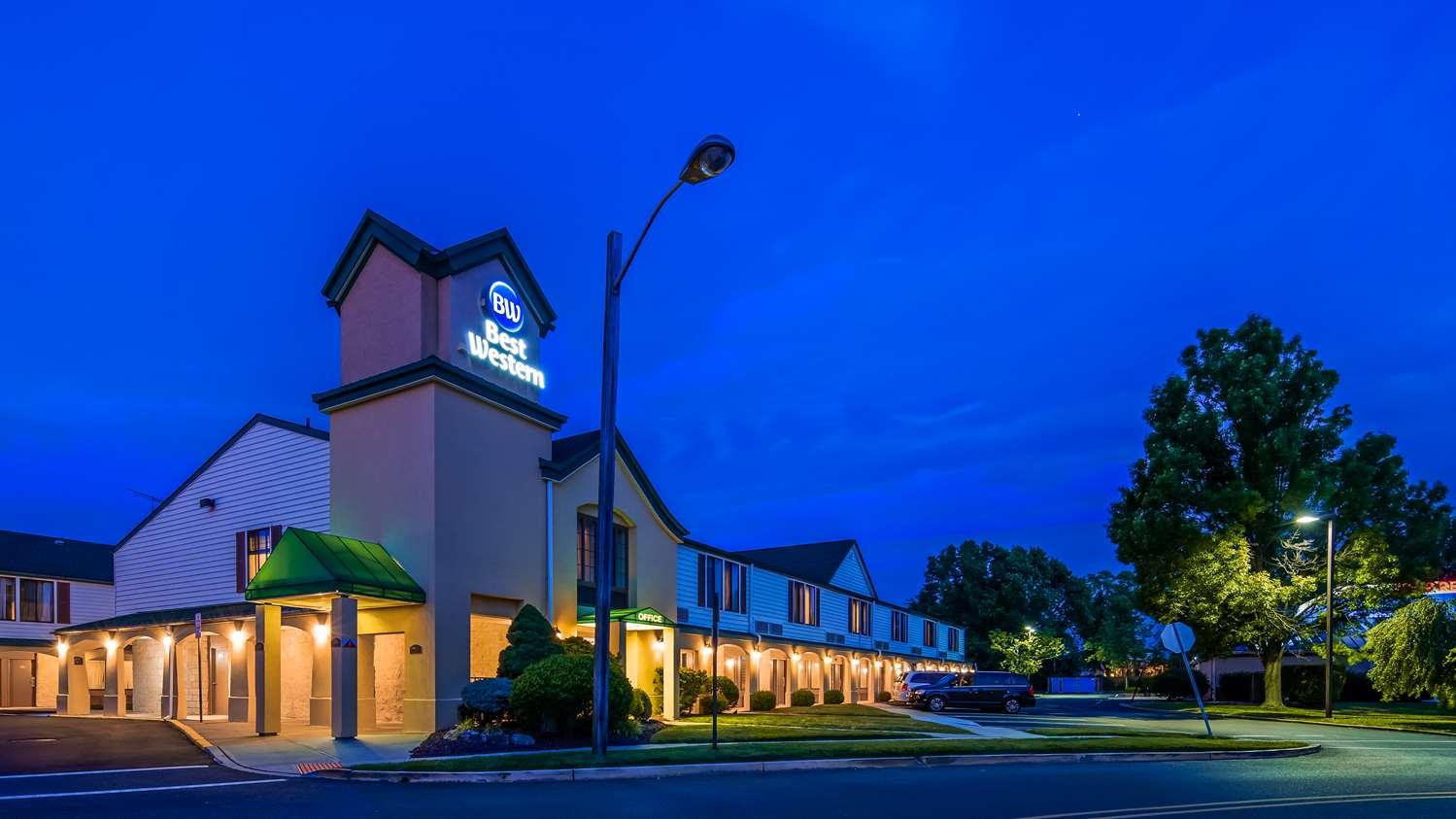 Surestay Hotel By Best Western East Brunswick Exteriér fotografie