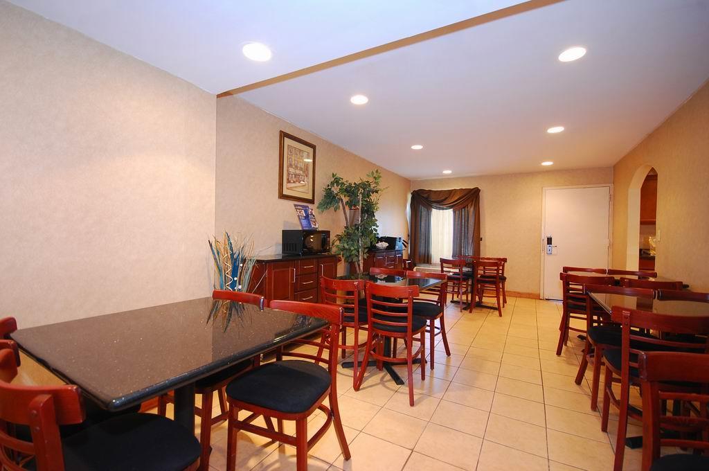 Surestay Hotel By Best Western East Brunswick Restaurace fotografie
